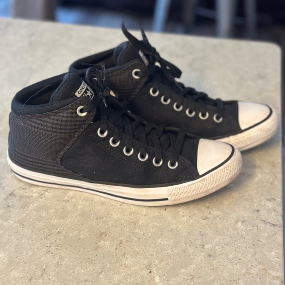 Converse All Star Sneakers (size 8 men) - Picture 2 of 5